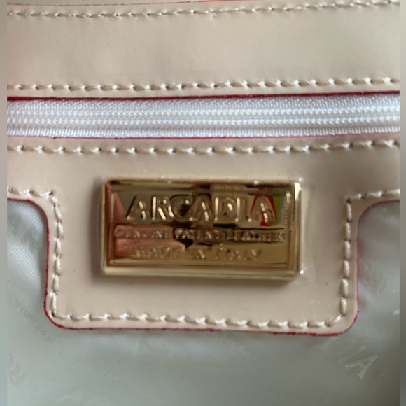 Arcadia patent leather clutch. - Picture 4 of 11
